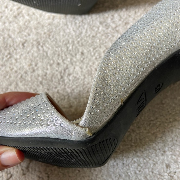 MIA // Ciana Pointed Toe D'Orsay Rhinestone Pump // Size 7.5 - Picture 5 of 13